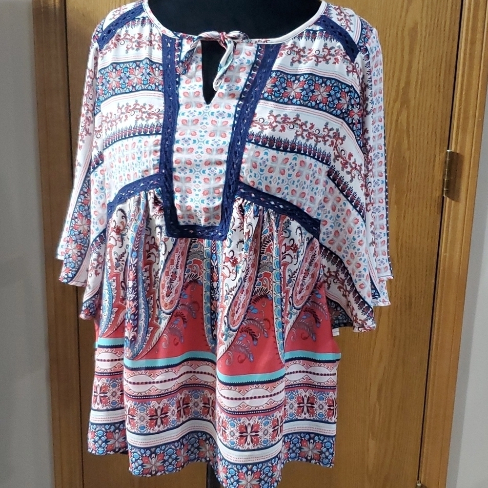 Fig and flower paisley light tunic wide short sleeve flowing top